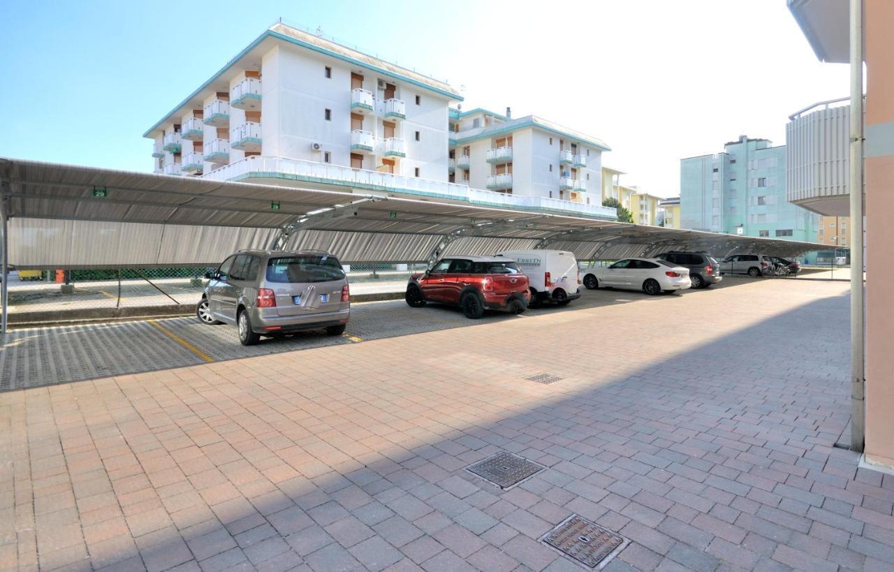 Condominio Malta Бибионе Экстерьер фото